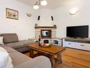 Table, Furniture, Property, Couch, Lighting, Picture Frame, Wood, Interior Design, Living Room, Floor