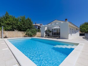 Water, Sky, Building, Property, Swimming Pool, Plant, Azure, Shade, House, Rectangle