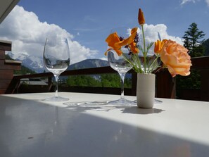 Nuage, Ciel, Fleur, Vaisselle, Table, Plante, Drinkware, Verres À Pied, Pétale, Pot De Fleur