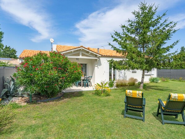 L'Eau, Bâtiment, Plante, Ciel, Jour, Propriété, Piscine, Bleu Azur, Fenêtre, Arbre