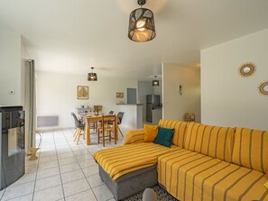 L'Eau, Bâtiment, Plante, Ciel, Jour, Propriété, Piscine, Bleu Azur, Fenêtre, Arbre