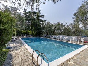 Water, Building, Plant, Sky, Daytime, Property, Swimming Pool, Azure, Window, Tree