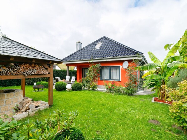Plante, Ciel, Nuage, Bâtiment, Propriété, Fenêtre, Paysage Naturel, Maison, Arbre, Lot Terre