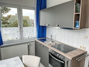 Kitchen, Kitchen Appliance, Major Appliance, Kitchen Sink, Countertop, Cabinetry, Interior Design, Tap, Sink, Plumbing Fixture