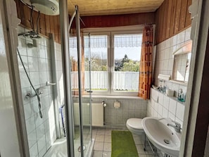 Sinken, Zapfhahn, Armatur, Fenster, Pflanze, Interior Design, Badezimmer, Bad Sink, Badewanne