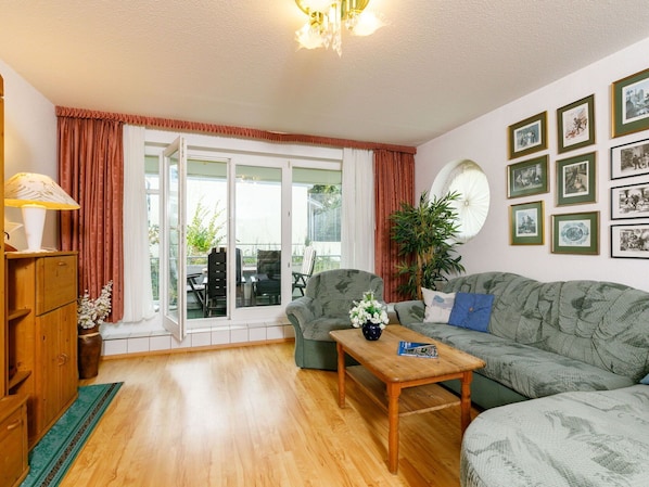 Meubles, Propriété, Canapé, Plante, Cadre, Table, Plante D'Appartement, Bois, Cabinetry, Éclairage