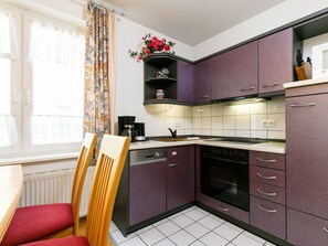 Cabinetry, Comptoir, Meubles, Fenêtre, Cuisinière, Évier, Bois, Evier, Design Intérieur, Cuisine