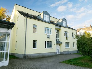 Ciel, Bâtiment, Nuage, Fenêtre, Plante, Maison, Lot Terre, Zone Résidentielle, Matériel De La Propriété