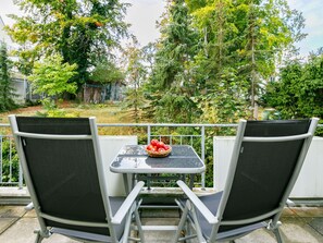 Plante, Meubles, Propriété, Chaise, Table, Vert, Feuille, Mobilier De Jardin, Arbre, Tableau De Plein Air
