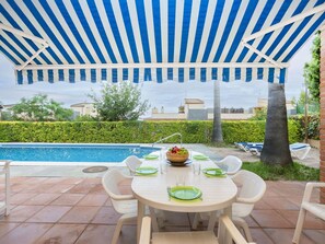 Water, Plant, Swimming Pool, Tree, Shade, Outdoor Furniture, Leisure, Rectangle, Composite Material, Landscape