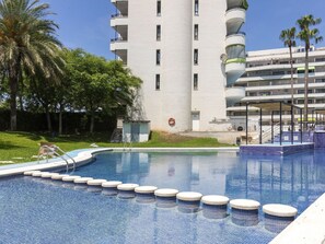 Water, Plant, Swimming Pool, Tree, Shade, Outdoor Furniture, Leisure, Rectangle, Composite Material, Landscape
