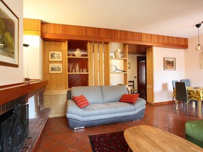 Furniture, Picture Frame, Couch, Property, Table, Comfort, Wood, Living Room, Interior Design, Building