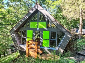 Plante, Arbre, Bois, Maison, Chalet, Bâtiment, Loisir, Herbe, Fenêtre, Cabane