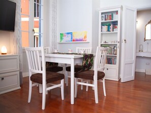 Aliments, Table, Vaisselle, Plante, Meubles, Ciel, Chaise, Vaisselle, Assiette, Mobilier De Jardin