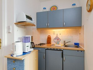 Cabinetry, Eigentum, Spüle, Möbel, Azurblau, Küchengerät, Sinken, Haushaltsgerät, Küche, Gebäude