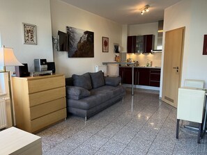 Agua, Planta, Propiedad, Cielo, Azur, Piscina, Árbol, Sombra, Ocio, Material Compuesto