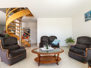 Furniture, Table, Couch, Comfort, Building, Plant, Wood, Houseplant, Interior Design, Living Room