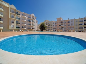 Wasser, Himmel, Daytime, Eigentum, Gebäude, Fenster, Blau, Azurblau, Schwimmbad, Haus