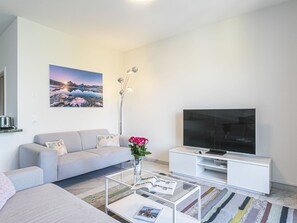 Couch, Furniture, Picture Frame, Comfort, Table, Interior Design, Houseplant, Floor, Living Room