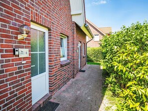 Building, Property, Sky, Window, Brick, Brickwork, Plant, Wood, Cloud, Road Surface