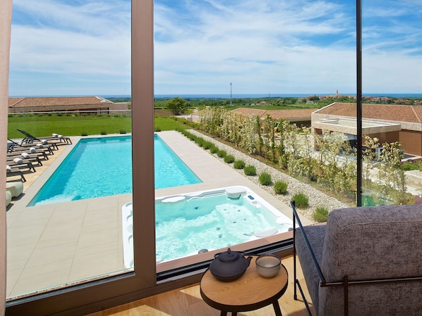 Water, Cloud, Sky, Building, Plant, Window, Swimming Pool, Tree, House, Leisure