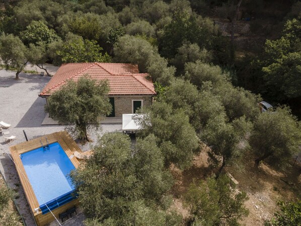 L'Eau, Nuage, Ciel, Bâtiment, Plante, Fenêtre, Piscine, Arbre, Maison, Loisir