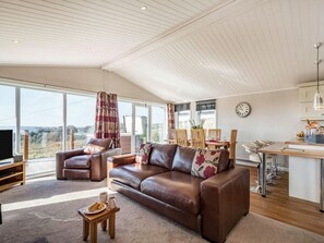 Open plan living space | Oakwood Lodge, Lochwinnoch