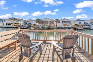 Observation deck, great for fishing or just chilling by the water!