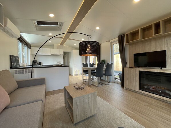 Property, Furniture, Table, Couch, Interior Design, Flooring, Floor, Building, Living Room, Wood
