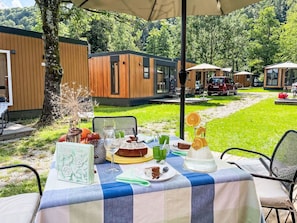 Pflanze, Tabelle, Möbel, Grün, Stuhl, Natur, Schatten, Tisch Im Freien, Baum, Gartenmöbel