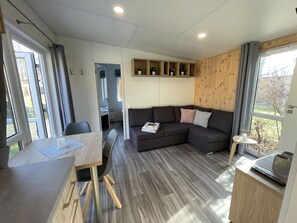 Bois, Canapé, Design Intérieur, Sol, Sol, Fenêtre, Salon, Dur, Immobilier