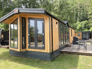 Gebäude, Fenster, Holz, Schatten, Pflanze, Haus, Baum, Hütte, Dach, Outdoor Struktur