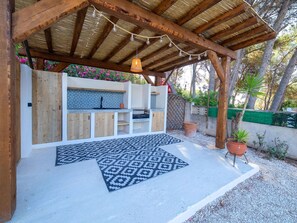 Wood, Wood Stain, Shade, Garden, Backyard, Outdoor Furniture, Hardwood, Outdoor Structure, Design, Patio