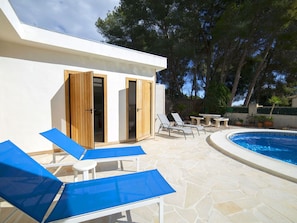 Schwimmbad, Gartenmöbel, Resort, Stuhl, Schatten, Estate, Villa, Eco Hotel, Hotel, Holzbeize