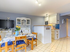 Gabinetes, Mostrador, Mueble, Mesa, Cocina, Ventana, Madera, Diseño De Interiores, Electrodoméstico, Estufa De Cocina