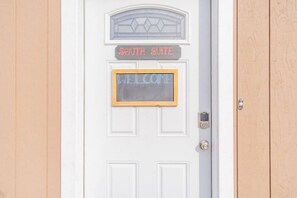 South Suite with 3 Bedrooms / 2 Bathrooms and Sleeps 10