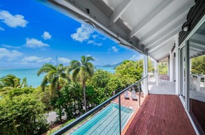 Double story, top floor ocean views