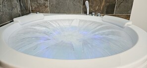 Indoor spa tub