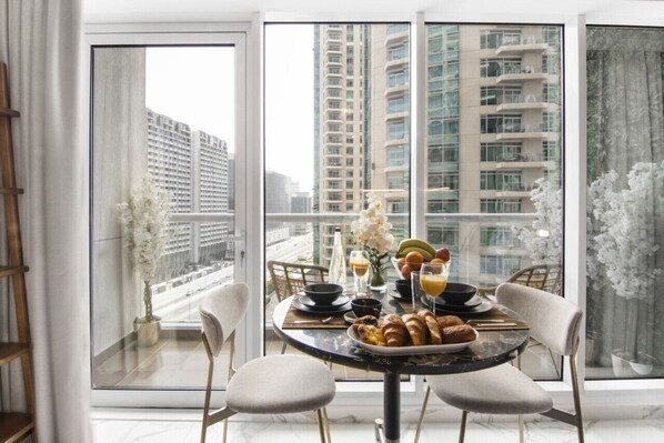 Dining Area: Delight in delicious meals with stunning city views in this stylish dining oasis!