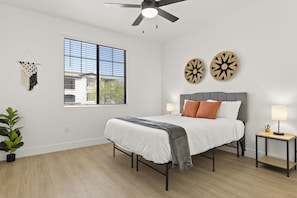 Bedroom - Queen bed