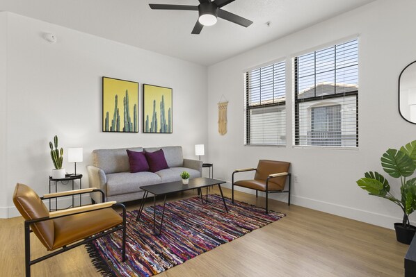 CozySuites Glendale by the stadium with pool! 15