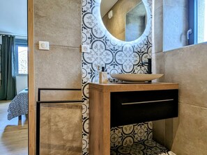Salle d'eau de la chambre parentale