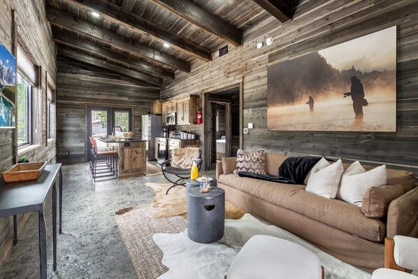 This lovely space has plush sofas to chic decor, every detail is designed for relaxation and entertainment. Gather with loved ones and make memories in this inviting space!