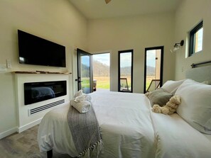 Plush queen bed, flatscreen TV and electric fireplace