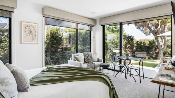 Studio One - Deluxe Master Suite