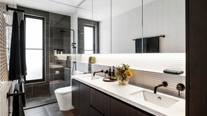 Studio One Ensuite Bathroom