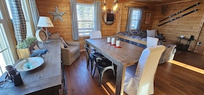 Cozy and Inviting Dining Area
