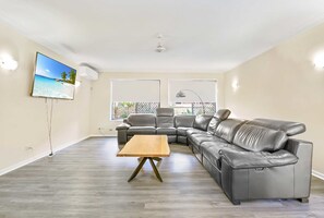 Villa 1 Loungeroom