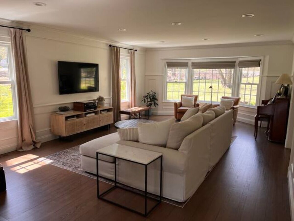 Peaceful Colonial on Private Road in Greenwich, CT