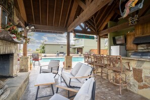 Outdoor Kitchen (1)